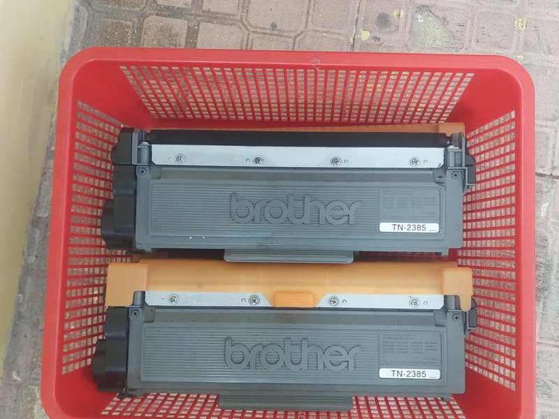 Hai hộp mực Brother TN-2385 chuẩn bị mang đi nạp cho khách